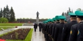 Пограничная служба ФСБ России возлагает венки и цветы к монументу «Мать-Родина